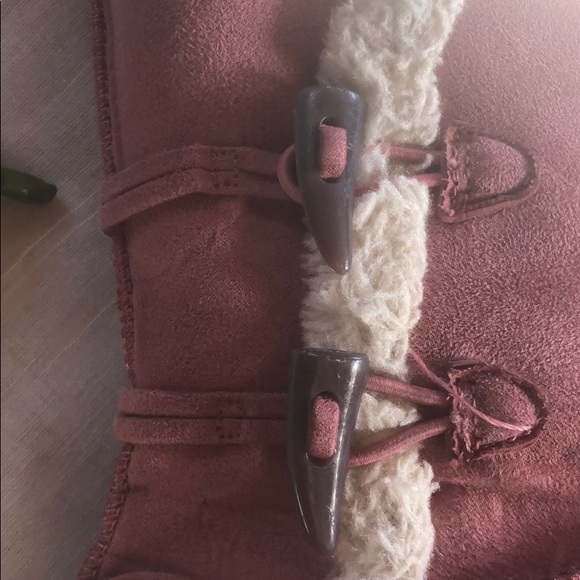 Antique Coral Fuzzy Toggle Boots - Picture 7 of 8